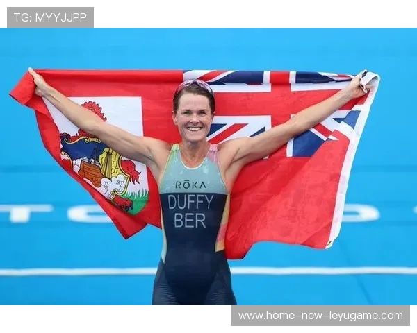 俄罗斯举重选手力压群雄摘金牌