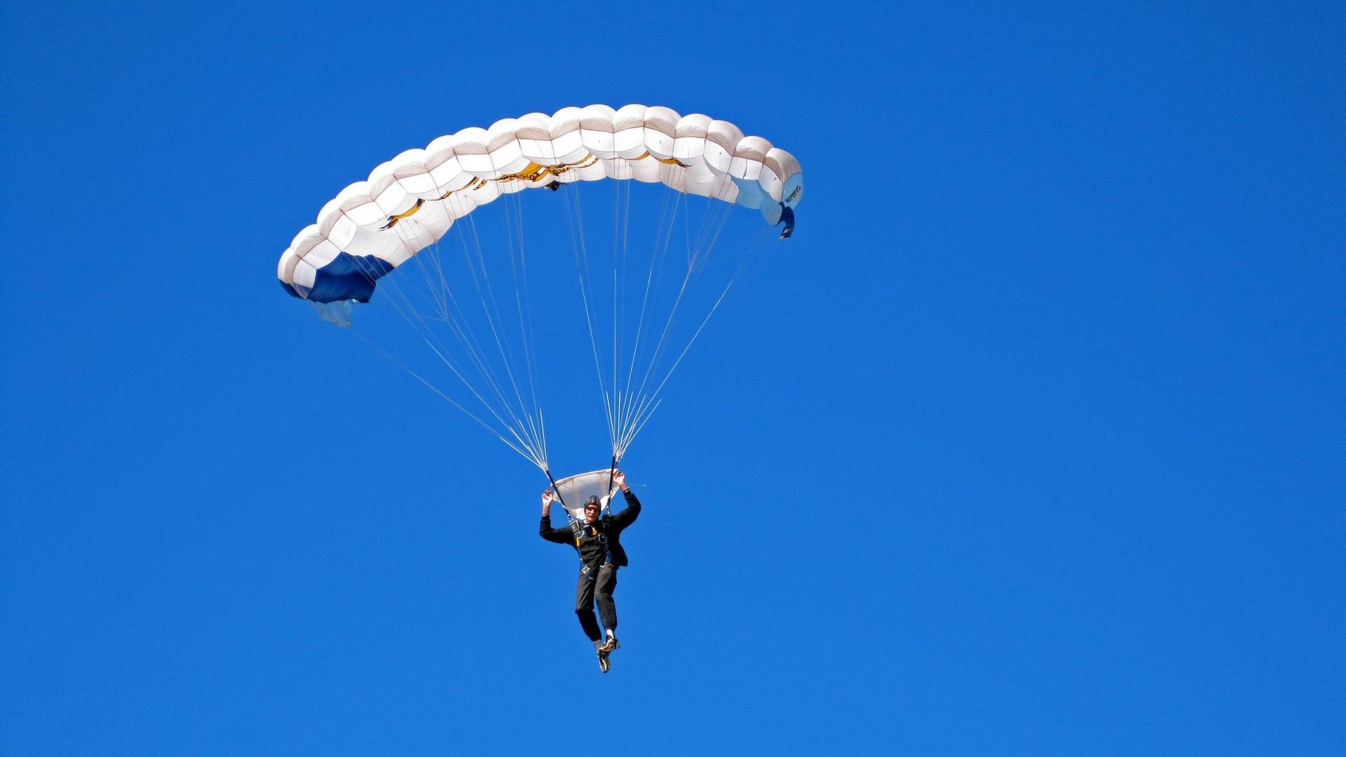 乐鱼app-LOL S16版本提前引争议玩家直呼：今年世界赛很可能乱杀，英雄联盟世界赛16强